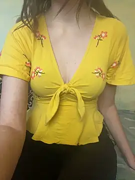 Snapshot of KittieCreme chatting on 9, 11, 2025 KittieCreme online show from 9, 11, 2025