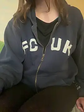 Snapshot of KittieCreme chatting on 8, 6, 2026 KittieCreme online show from 8, 6, 2026