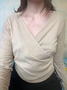 Snapshot of KittieCreme chatting on 3, 11, 2025 KittieCreme online show from 3, 11, 2025