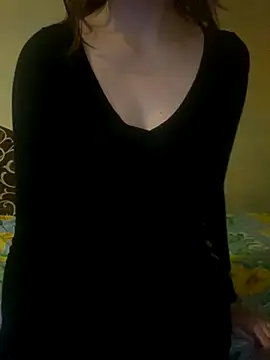 Snapshot of KittieCreme chatting on 4, 11, 2025 KittieCreme online show from 4, 11, 2025