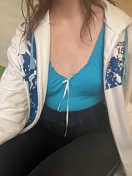 Snapshot of KittieCreme chatting on 19, 6, 2026 KittieCreme online show from 19, 6, 2026