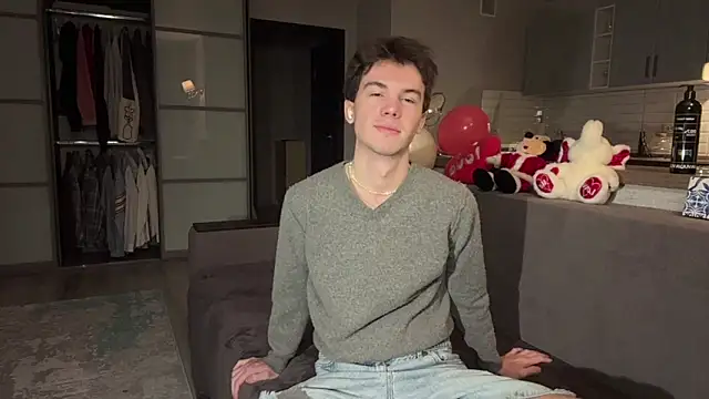 Jeremy1Scott online show from 22, 11, 2025