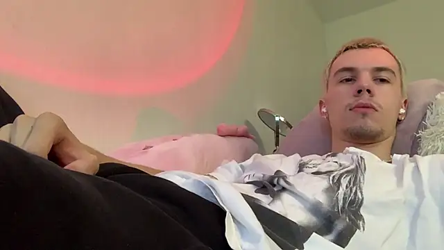 Snapshot of Jeremy1Scott chatting on 19, 7, 2026 Jeremy1Scott online show from 19, 7, 2026
