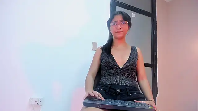 Mariana-Torres online show from 9, 11, 2025