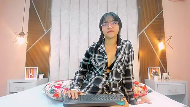 Mariana-Torres online show from 15, 11, 2025