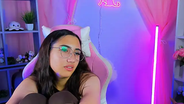 Snapshot of RebeckaThornton chatting on 26, 10, 2025 RebeckaThornton online show from 26, 10, 2025