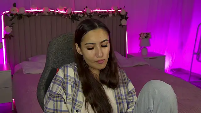 RebeckaThornton online show from 18, 11, 2025