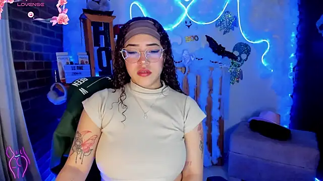 Snapshot of Lizz_martins chatting on 22, 10, 2025 Lizz martins online show from 22, 10, 2025