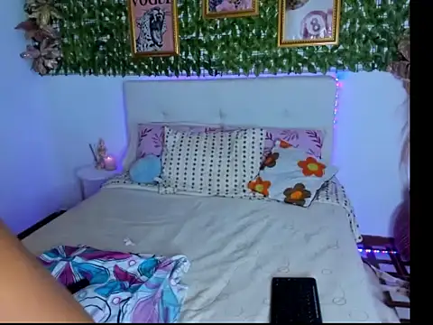 Snapshot of melodi_pink chatting on 27, 10, 2025 melodi pink online show from 27, 10, 2025