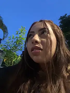 Emily Joee online show from 8, 11, 2025