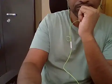 Snapshot of mpl_sub4 chatting on 6, 11, 2025 mpl sub4 online show from 6, 11, 2025