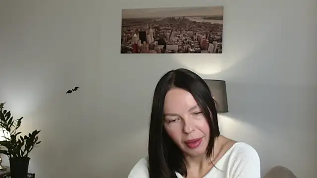 Snapshot of LittleNicolee chatting on 21, 10, 2025 LittleNicolee online show from 21, 10, 2025