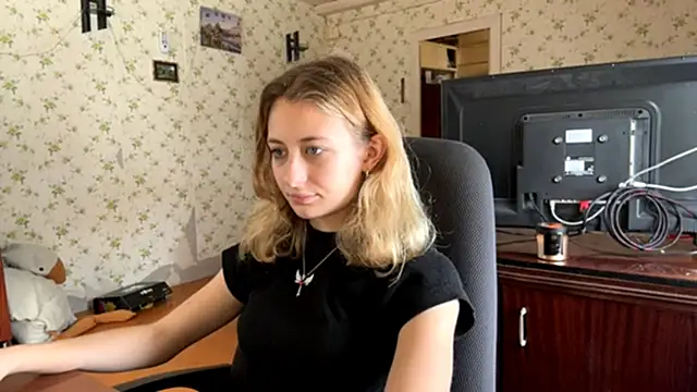 AmeliLia online show from 4, 3, 2026