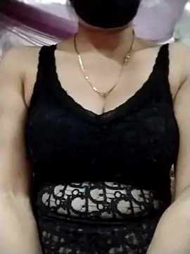 YiyinLy online show from 2, 11, 2025