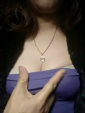 YiyinLy online show from 1, 12, 2025