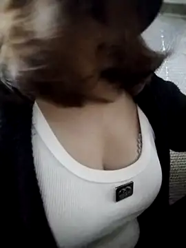 YiyinLy online show from 23, 10, 2025