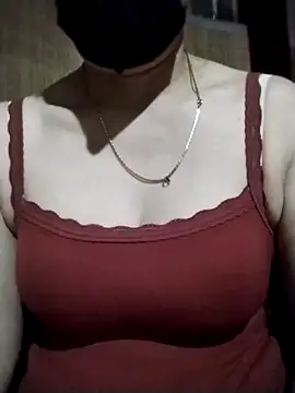 YiyinLy online show from 5, 11, 2025