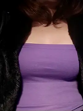 YiyinLy online show from 5, 12, 2025