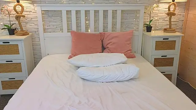 Soft Lilly online show from 14, 4, 2026