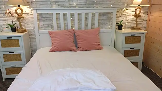 Soft Lilly online show from 2, 4, 2026