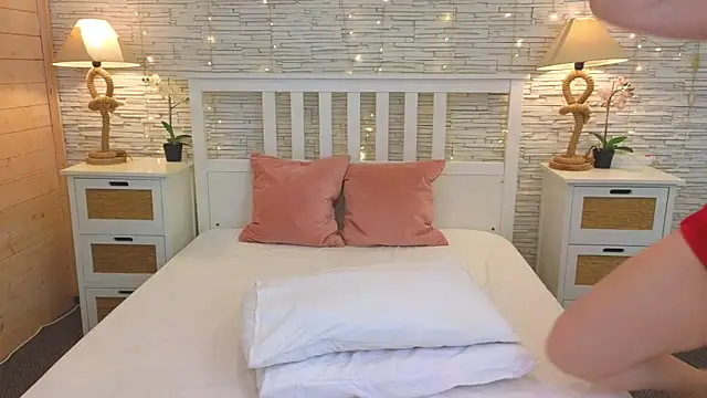 Soft Lilly online show from 27, 4, 2026