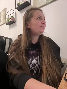 Amy  Leee  online show from 4, 2, 2026