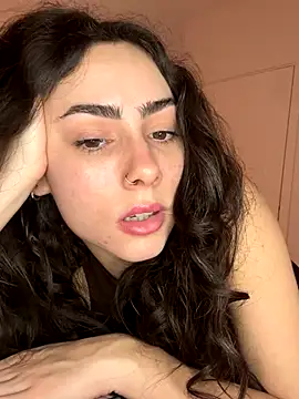 Baby Mia pires online show from 21, 10, 2025