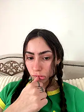 Baby Mia pires online show from 18, 10, 2025