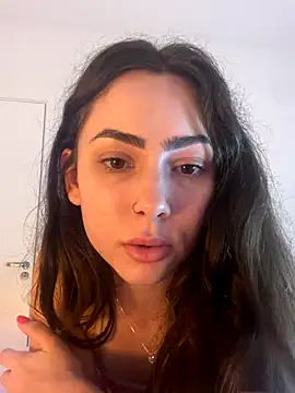 Baby Mia pires online show from 26, 11, 2025