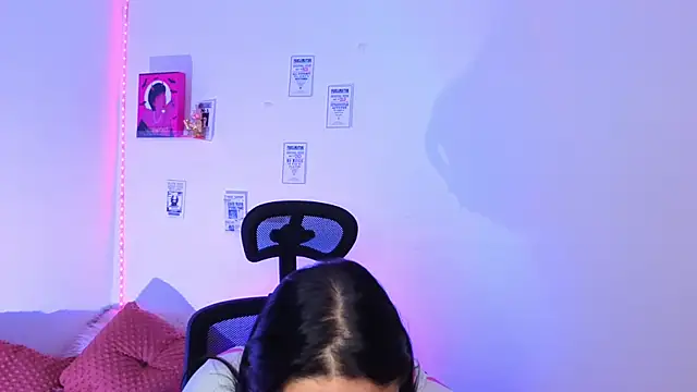 Emily Lindey online show from 22, 4, 2026