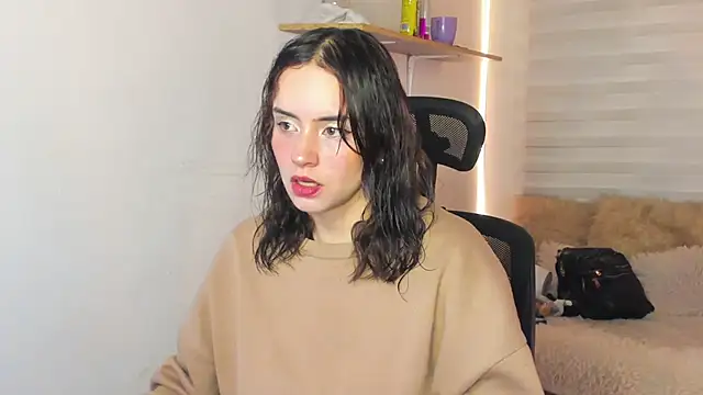 Snapshot of Emily_Lindey chatting on 18, 10, 2025 Emily Lindey online show from 18, 10, 2025