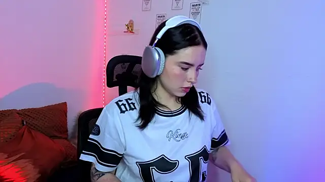 Emily Lindey online show from 11, 2, 2026