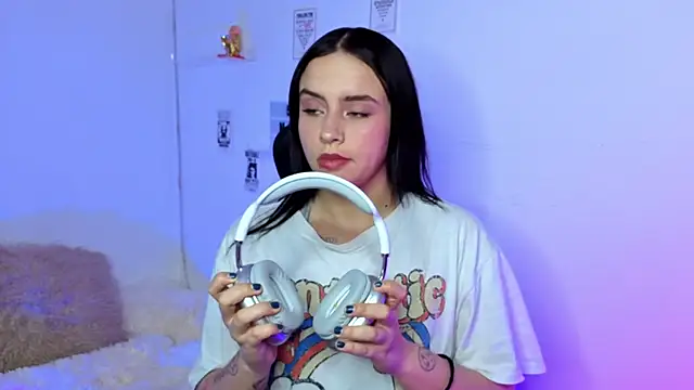 Emily Lindey online show from 13, 2, 2026