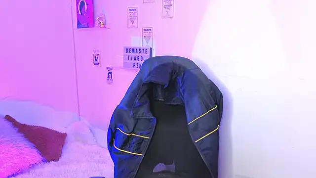 Emily Lindey online show from 28, 2, 2026