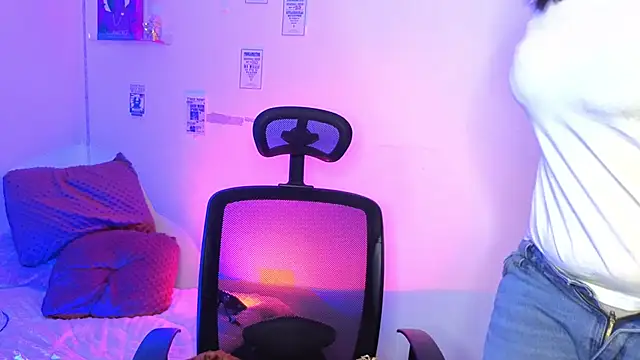 Emily Lindey online show from 14, 4, 2026