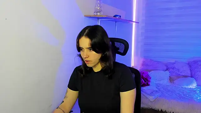 Emily Lindey online show from 16, 11, 2025