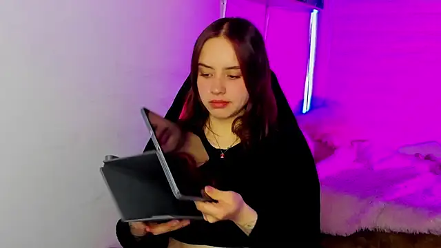 Emily Lindey online show from 20, 12, 2025