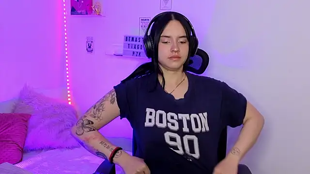 Emily Lindey online show from 22, 3, 2026