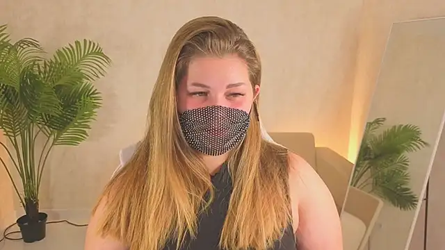 Snapshot of Scarlet_Sinera chatting on 19, 10, 2025 Scarlet Sinera online show from 19, 10, 2025