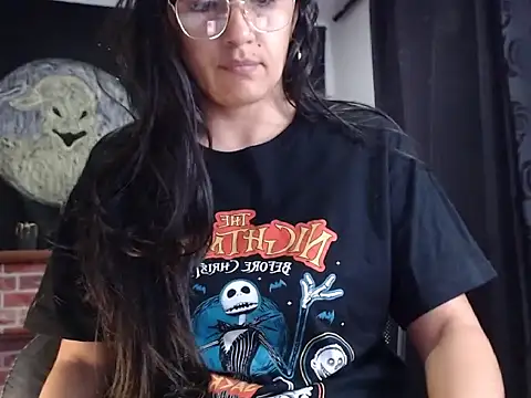 Lucyy Naugthy online show from 6, 11, 2025