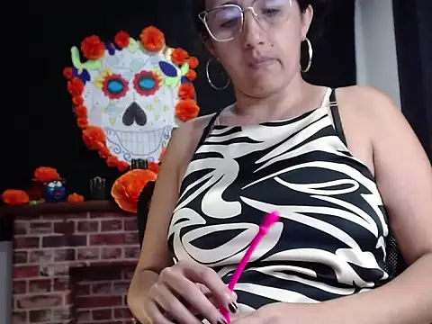 Lucyy Naugthy online show from 10, 11, 2025