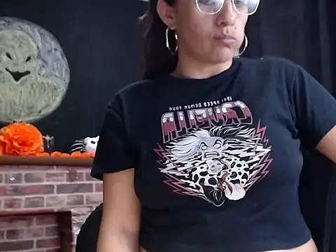 Lucyy Naugthy online show from 8, 11, 2025