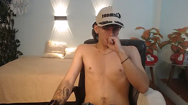 AmethystShadow17 online show from 5, 1, 2026