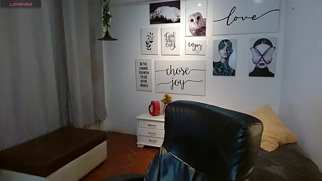 AmethystShadow17 online show from 3, 12, 2025