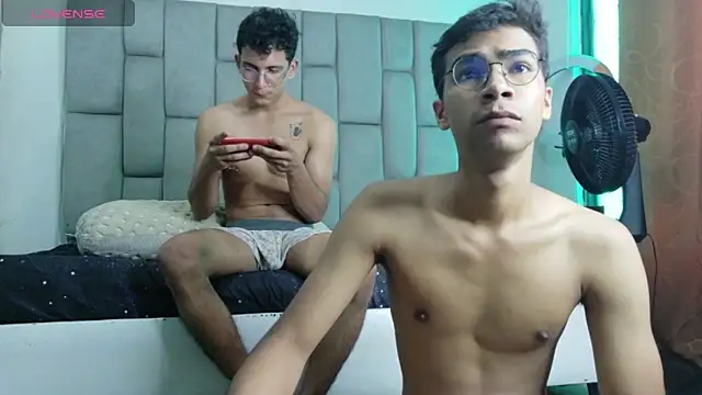 Desire4Duo online show from 11, 5, 2026