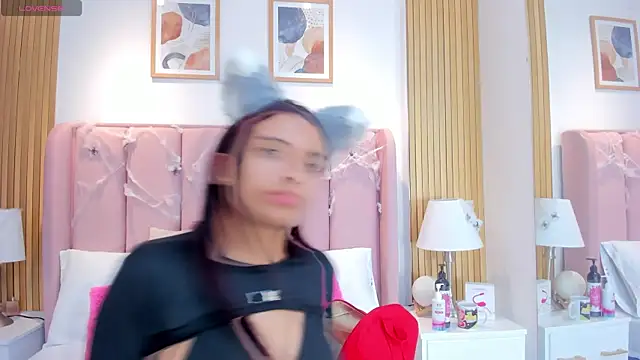 Snapshot of Aithana_Petite chatting on 31, 10, 2025 Aithana Petite online show from 31, 10, 2025