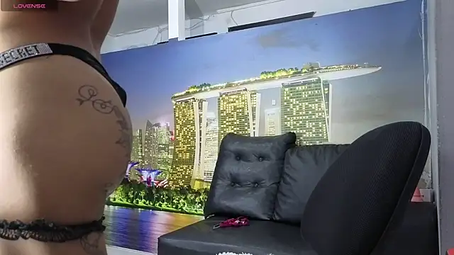 Zakura hot 25 online show from 25, 10, 2025