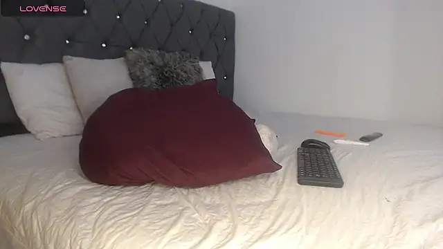 Snapshot of LittleAli03 chatting on 28, 11, 2025 LittleAli03 online show from 28, 11, 2025