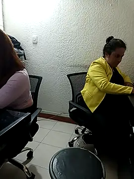 Snapshot of lesb_milf chatting on 8, 10, 2025 lesb milf online show from 8, 10, 2025