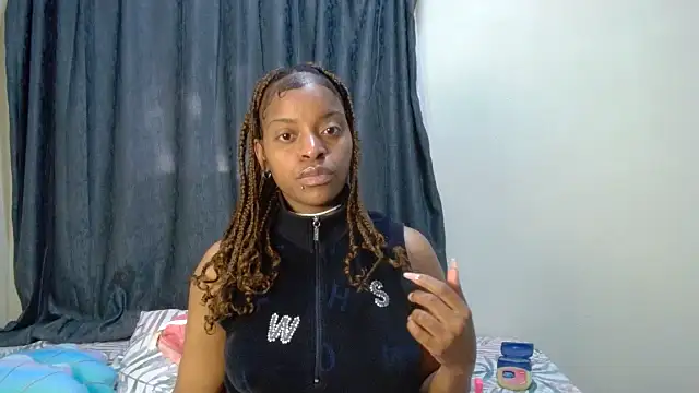 Snapshot of fifiqueen25 chatting on 5, 4, 2026 fifiqueen25 online show from 5, 4, 2026